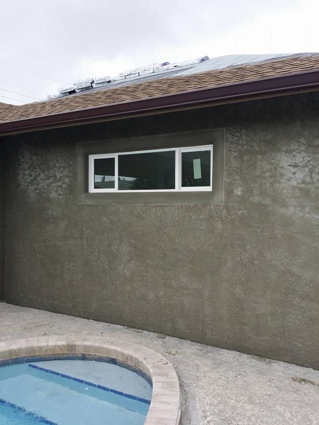 Same pool-side corner finished in smooth knockdown stucco
